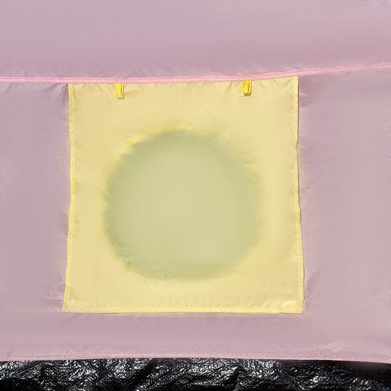 Buntes faltbares Zelt für Kinder im Freien