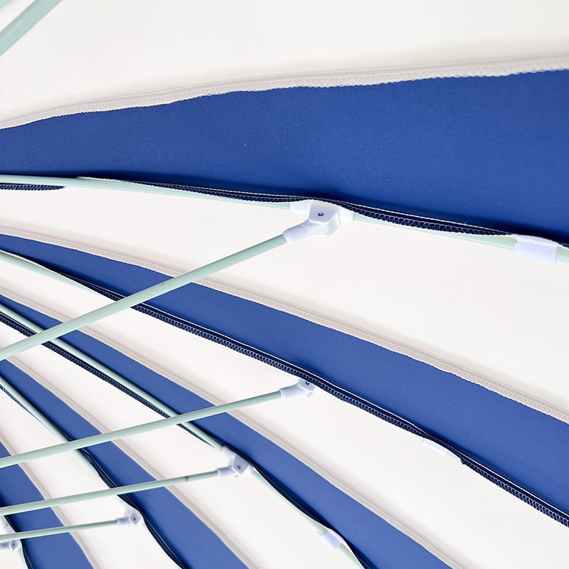 2,5 m langer blau-weißer Patchwork-Pagodenschirm