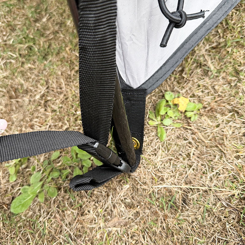 Doppelschichtiges Outdoor-Campingzelt, das an der Rückseite eines Fahrzeugs befestigt werden kann