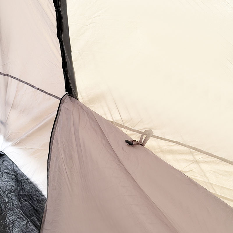 Doppelschichtiges Outdoor-Campingzelt, das an der Rückseite eines Fahrzeugs befestigt werden kann