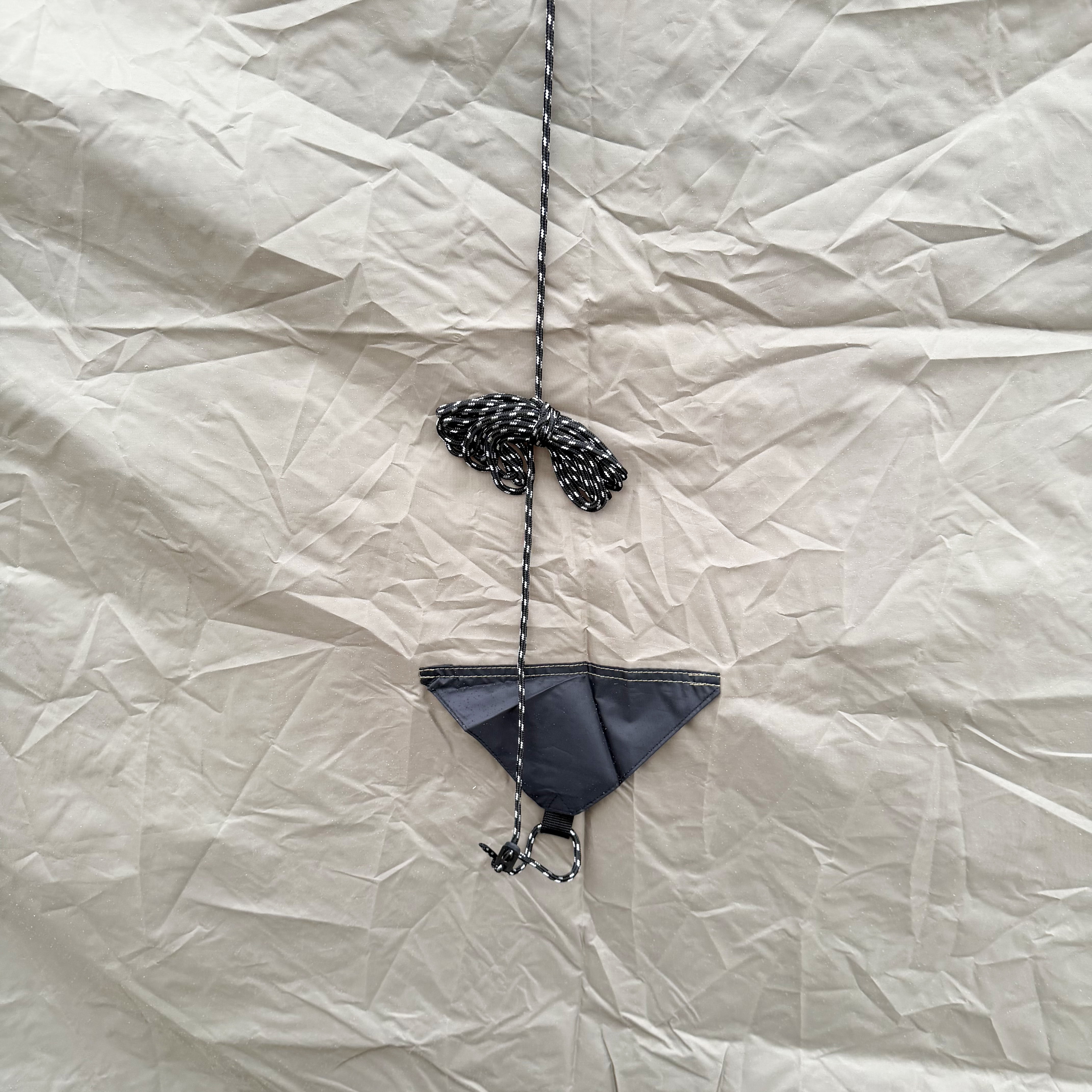 Doppelschichtiges Outdoor-Campingzelt, das an der Rückseite eines Fahrzeugs befestigt werden kann