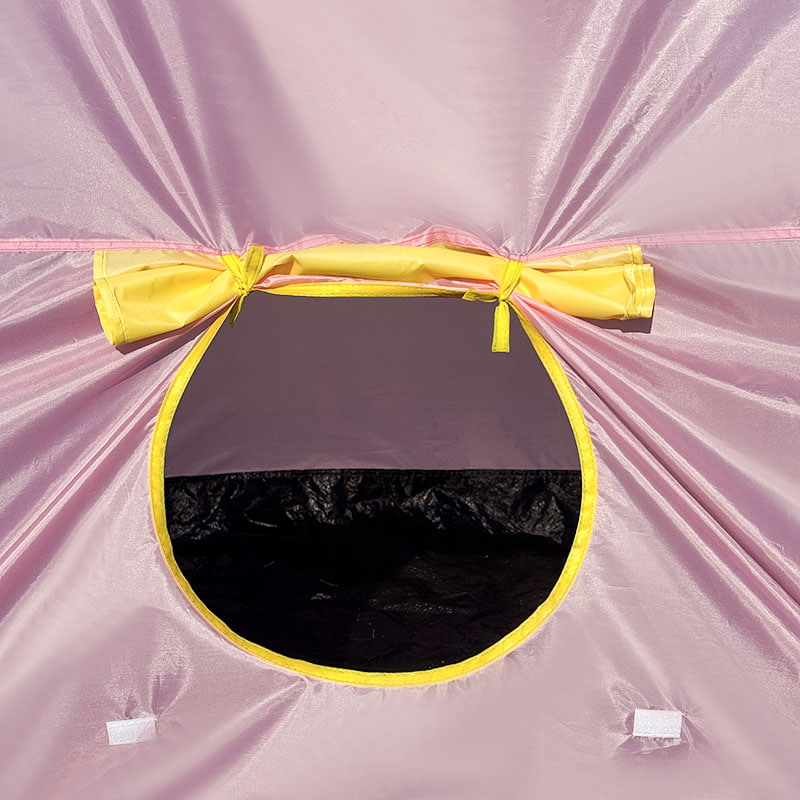 Buntes faltbares Zelt für Kinder im Freien