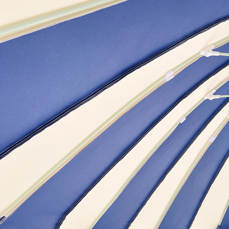 2,5 m langer blau-weißer Patchwork-Pagodenschirm