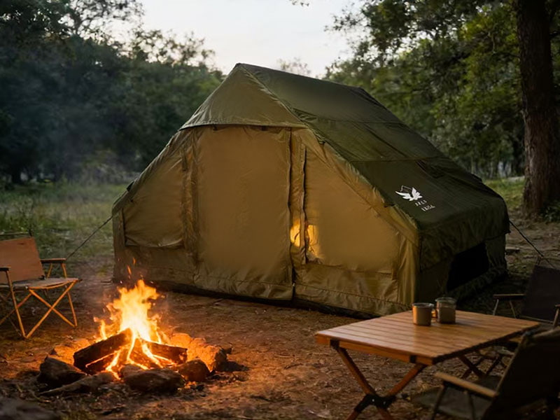 Kleines aufblasbares Campingzelt in Militärgrün Kleines aufblasbares Campingzelt in Militärgrün