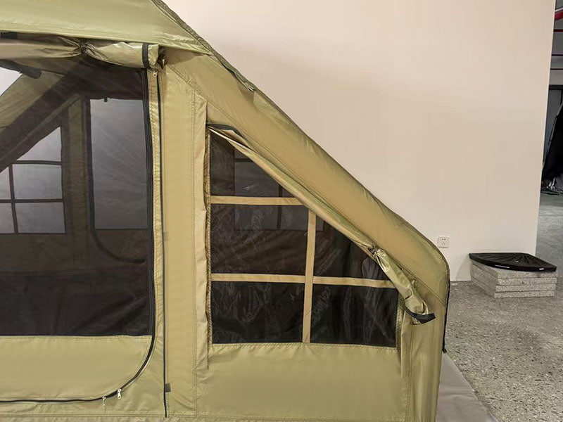 Kleines aufblasbares Campingzelt in Militärgrün Kleines aufblasbares Campingzelt in Militärgrün