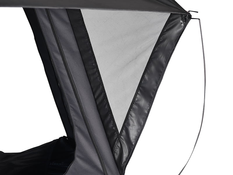 Campingzelt auf dem Dach mit Leiter Campingzelt auf dem Dach mit Leiter