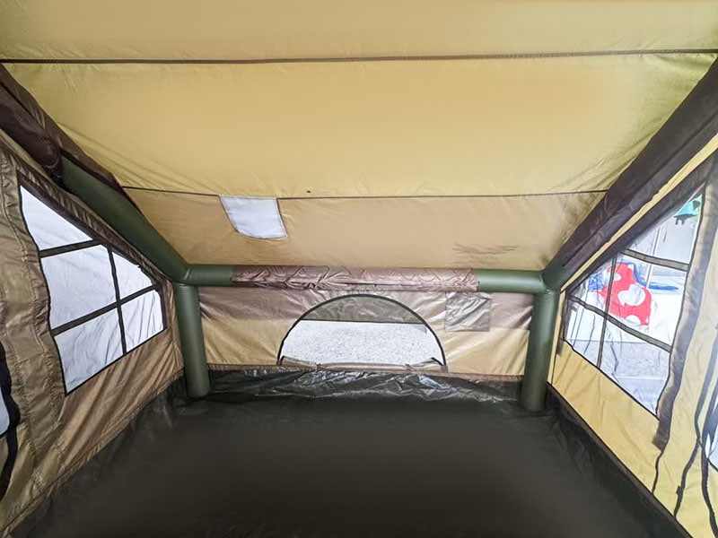 Kleines aufblasbares Campingzelt in Militärgrün Kleines aufblasbares Campingzelt in Militärgrün