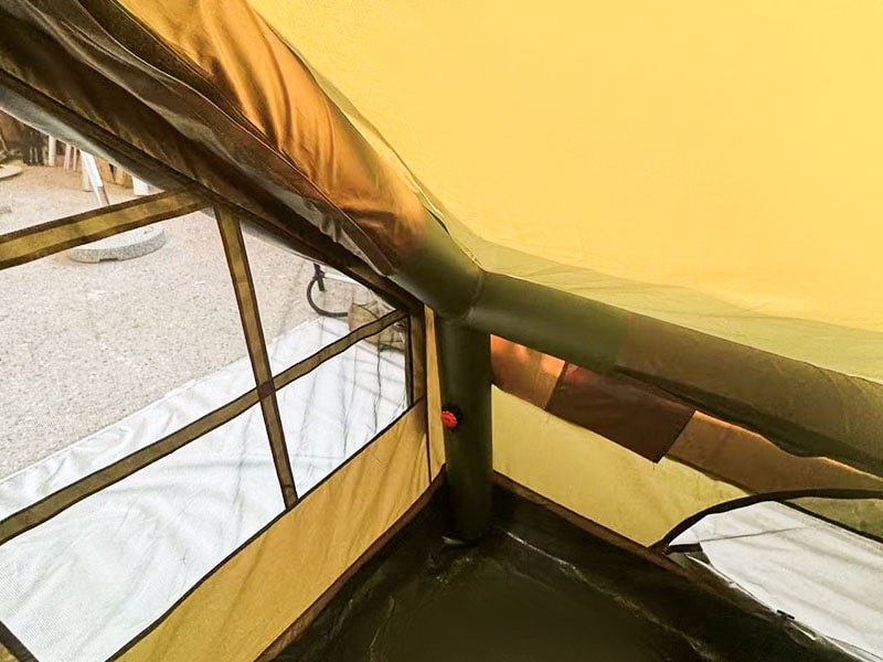 Kleines aufblasbares Campingzelt in Militärgrün Kleines aufblasbares Campingzelt in Militärgrün