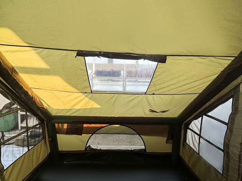 Kleines aufblasbares Campingzelt in Militärgrün Kleines aufblasbares Campingzelt in Militärgrün