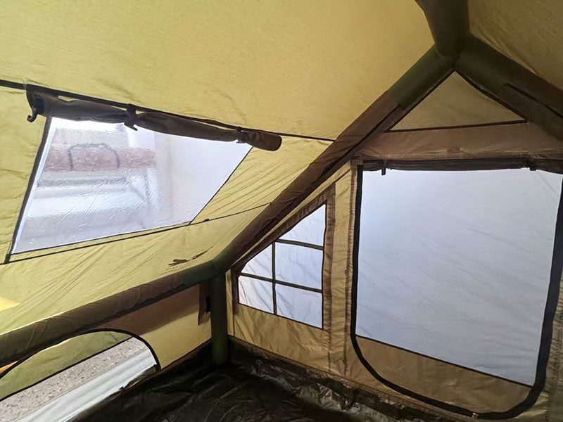 Kleines aufblasbares Campingzelt in Militärgrün Kleines aufblasbares Campingzelt in Militärgrün